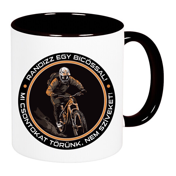 Színes fülű és belsejű bögre