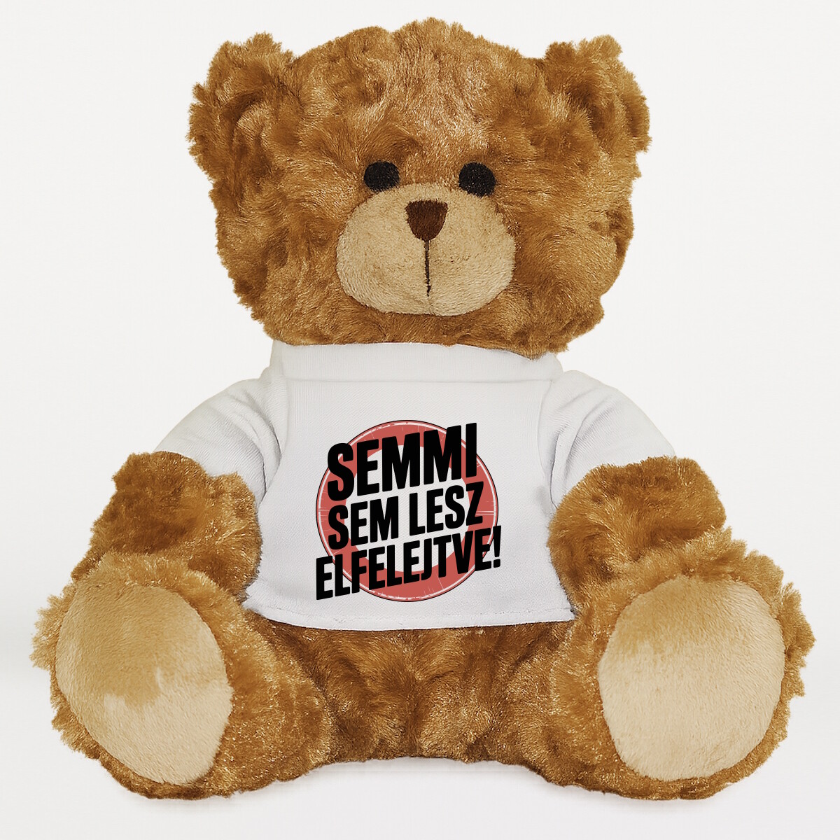 Plüssmaci egyedi pólóval