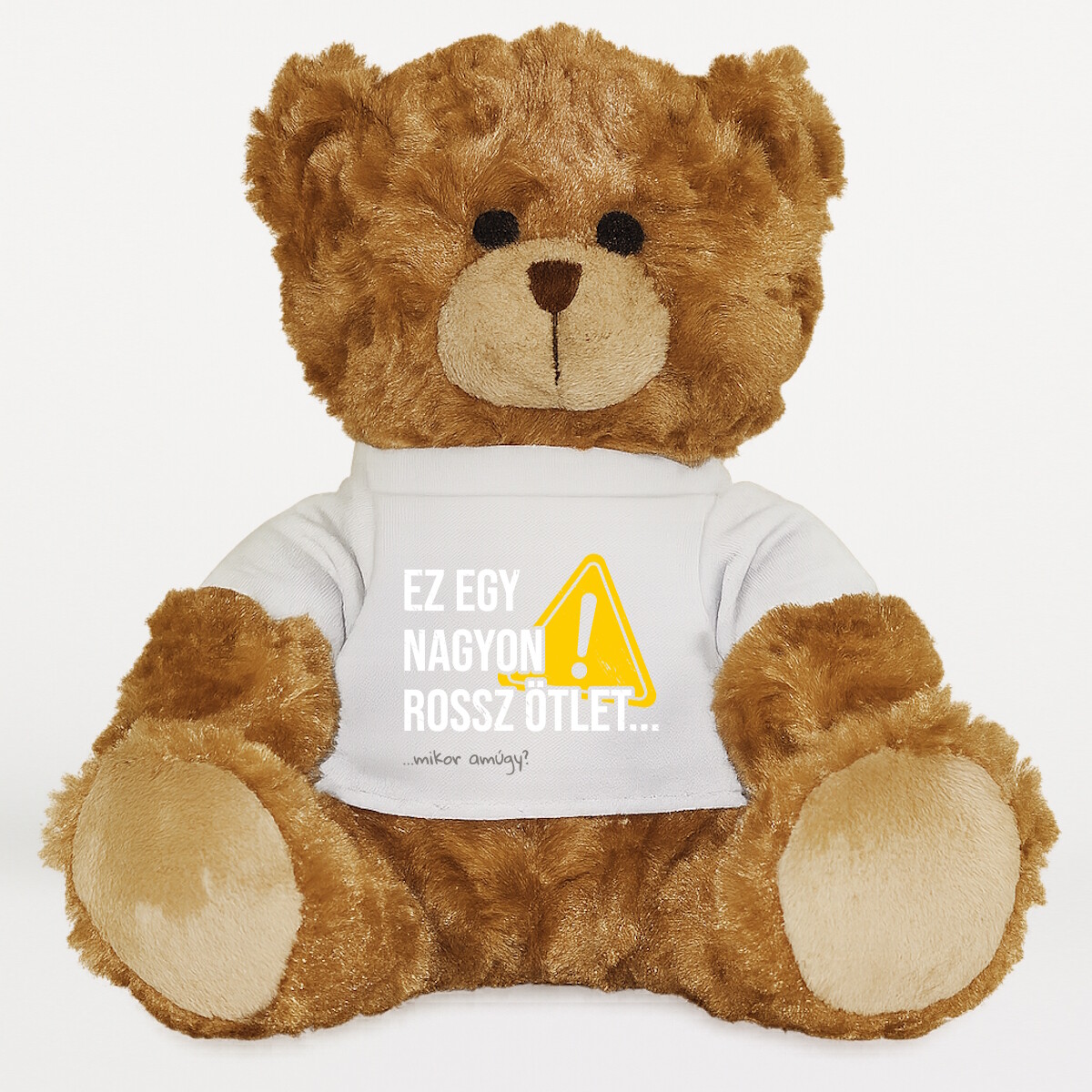 Plüssmaci egyedi pólóval