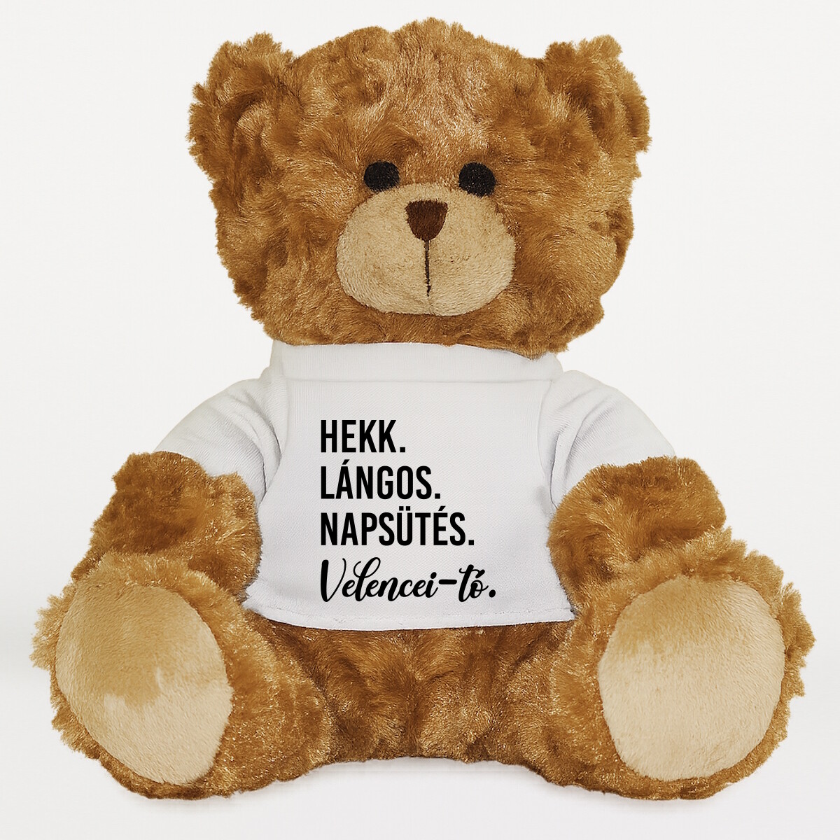 Plüssmaci egyedi pólóval