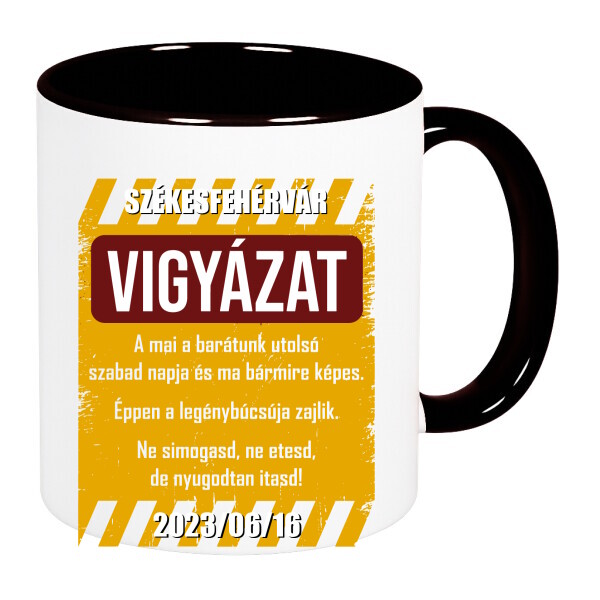 Színes fülű és belsejű bögre