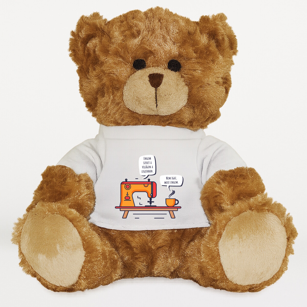 Plüssmaci egyedi pólóval